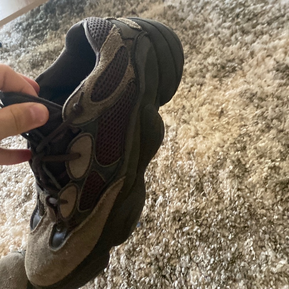 This shoe is very comfortable and easy to clean